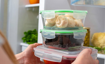 Aprenda a organizar geladeira em quatro passos práticos