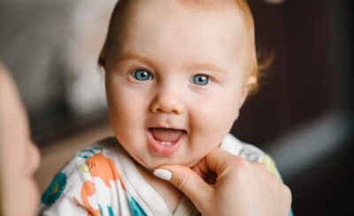 Dente de bebê nascendo: tudo o que você precisa saber sobre o assunto