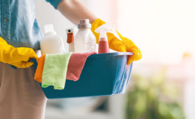 Aprenda sobre as vantagens de usar produtos de limpeza concentrados para diluir