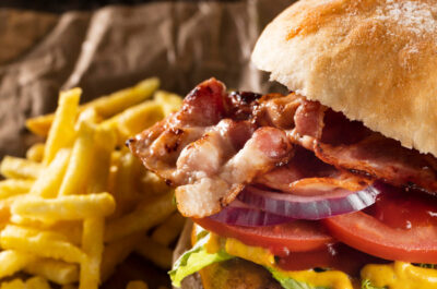 Hambúrguer caseiro: passo a passo para conquistar o paladar dos convidados