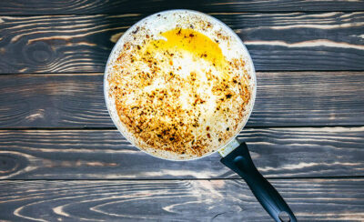 Panela engordurada e queimada.