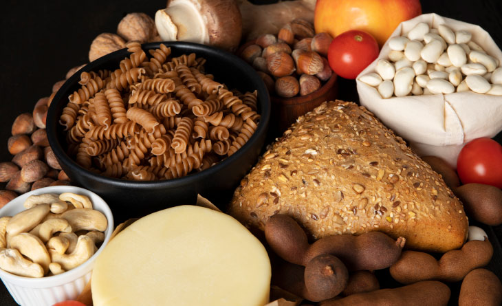 Alimentos com carboidratos bons lado a lado.