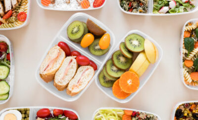 diversas opções de marmitas congeladas saudáveis
