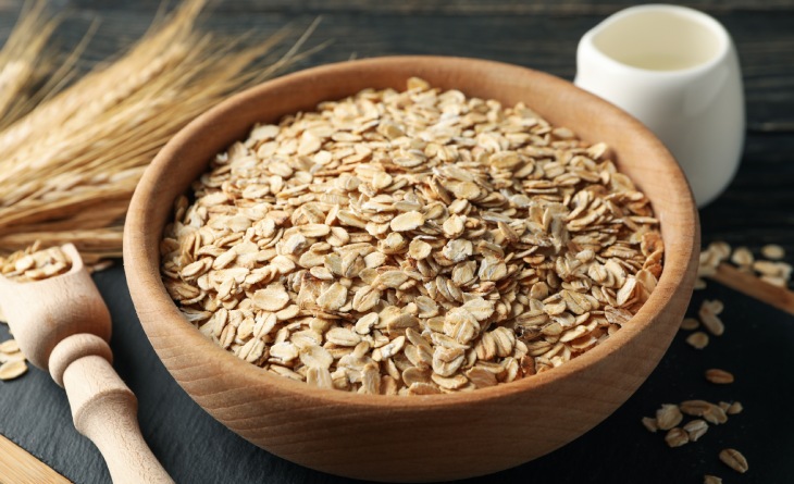 Pote com aveia em flocos.