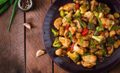 Prato com frango xadrez.