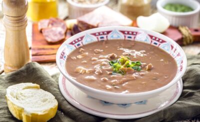 Caldo de feijão.