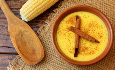 Pote com curau e canela.