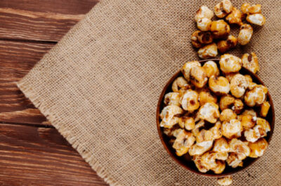 Como fazer pipoca doce? Receitas para preparar em casa!