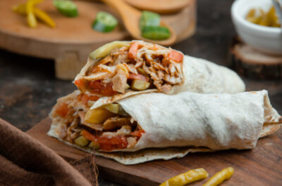 Você sabe como fazer shawarma? Aprenda os passos desse delicioso prato árabe!