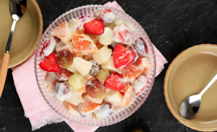 Salada de frutas com iogurte.